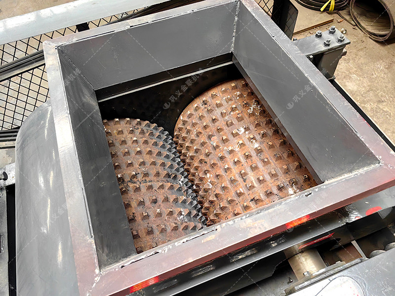 2PGC450X500雙齒輥破碎機發往湖南婁底破碎冰塊