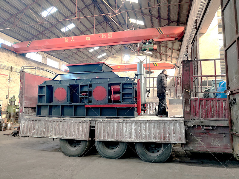 1500x800直連式液壓對輥破碎機發(fā)往新疆